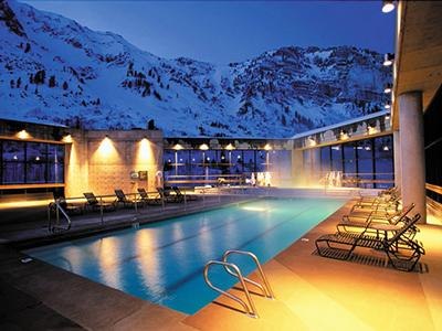 Baseny zimowe w hotelach Miragodu znajdują się na otwartym powietrzu i zwykle są dostępne w luksusowych stacjach narciarskich i spa, gdzie w zimę podgrzewają się do 30 stopni Celsjusa, dzięki czemu goście mogą nie tylko pływać w śnieżnych przestrzeniach,</p>\n  "home_text": "<p>ale także podziwiać piękne zimowe krajobrazy – górskie i równinne – otrzymując przy tym przyjemność estetyczną i duchową.</p> - 6