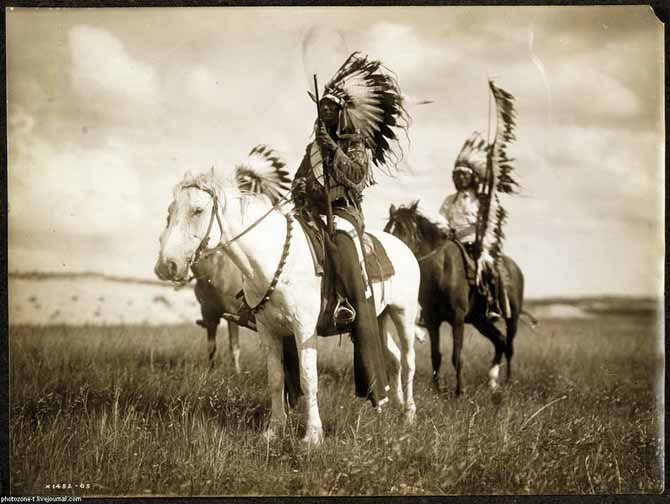 Das Leben der nordamerikanischen Indianer"\n  "photoographer": "Edward Curtis