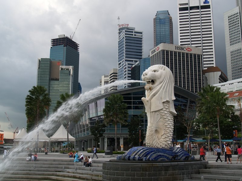 Was ist der Merlion? Es ist bekannt, dass viele Städte ihre inoffiziellen, aber sehr poetischen Spitznamen haben. Zum Beispiel wird Chicago als „Stadt des Windes“ bezeichnet, Paris als „Stadt des Feuers“, und Rom ging in die Geschichte als „Die ewige Stadt“. Sicherlich auch…