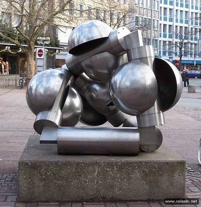 Die seltsamsten Denkmäler der Welt: Wir wissen nicht, wo diese Denkmäler aufgestellt sind, und das ist wahrscheinlich auch nicht wichtig, denn in den meisten Fällen kennen nur ihre Schöpfer den Sinn und die Bedeutung dieser Kunstwerke. Deshalb sollten wir einfach die Fantasie einiger Künstler bewundern und - 8