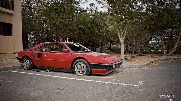 被遗弃在迪拜的法拉利Mondial