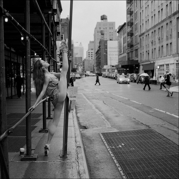 Les Ballerines de New York (Le Projet des Ballerines de New York City) - un projet photographique de Dane Shitagi dans lequel l'auteur a tenté de montrer comment une grande ville attire les personnes créatives et comment ces personnes créatives embellissent l'espace de la métropole - 8