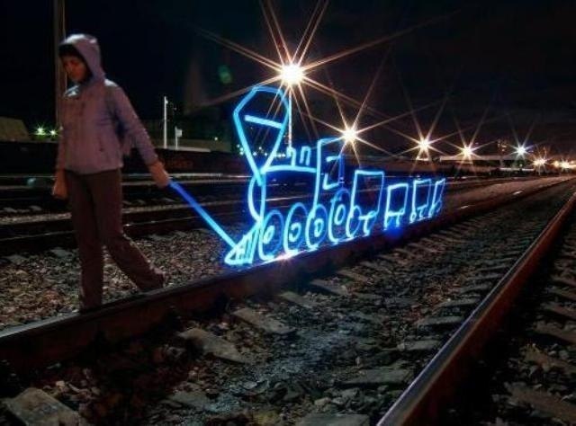 Frislight: un dibujo significativo con luz a largo tiempo de exposición, que no implica el uso de procesamiento informático posterior en la fotografía - 8