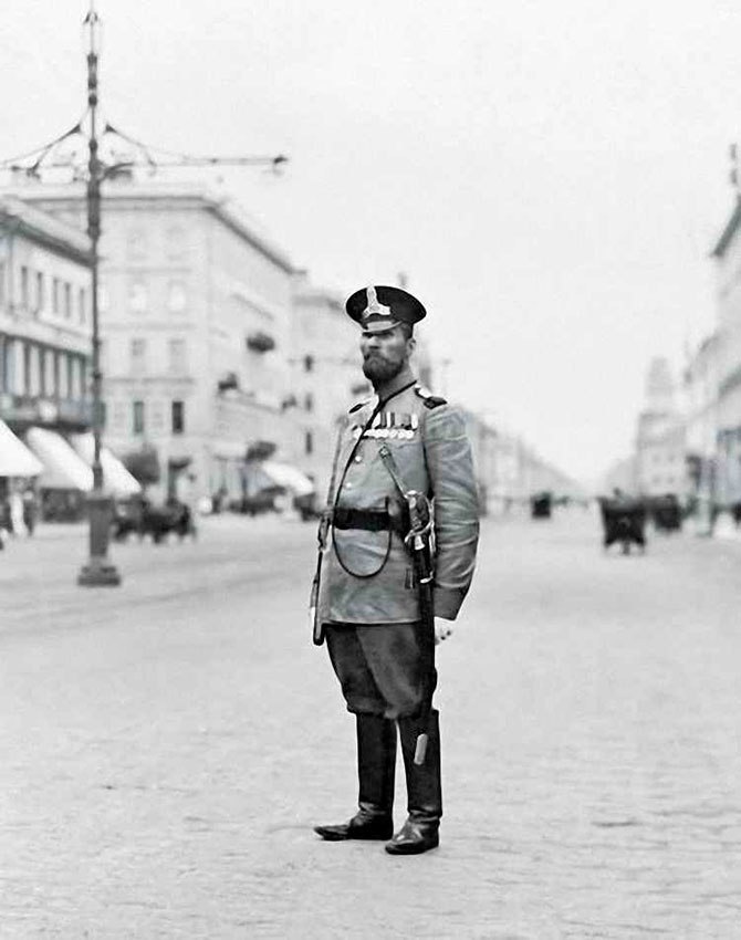 Zu Beginn des letzten Jahrhunderts ähnelten Autos noch immer Pferdekutschen und waren nicht mit irgendwelchen Sicherheitsmaßnahmen ausgestattet. Die Geschwindigkeit aller Fahrzeuge lag unter 30 km/h, und es gab nur eine Bruchteil der heutigen Anzahl an Autos. Doch trotzdem - 8