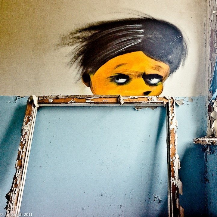 Graffiti in the Alien Zone - 7