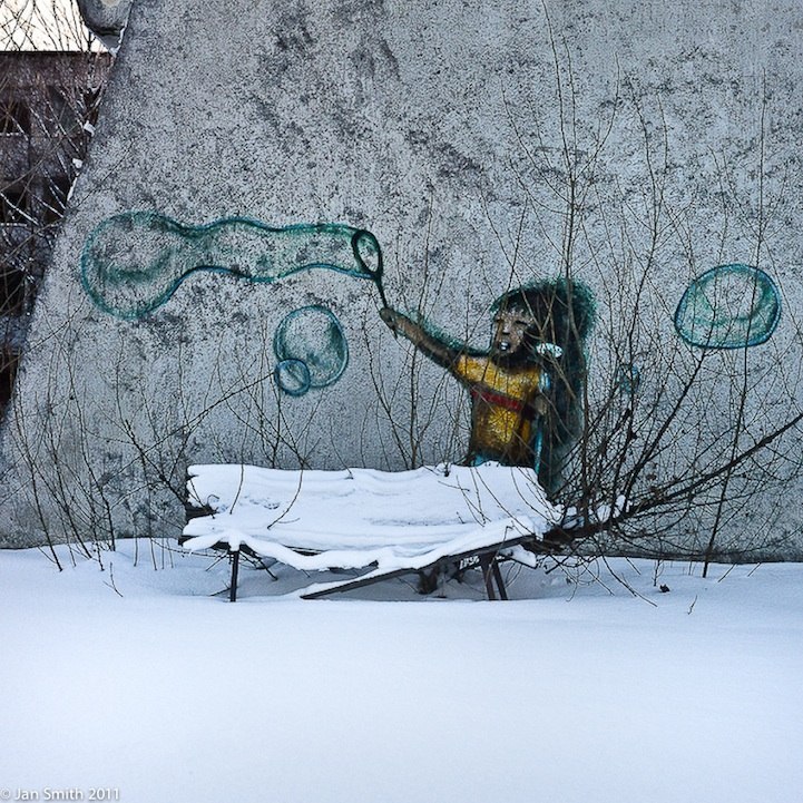 Graffiti in the Alien Zone - 5