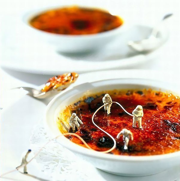 小人们生活在这个令人陶醉的美食世界里。