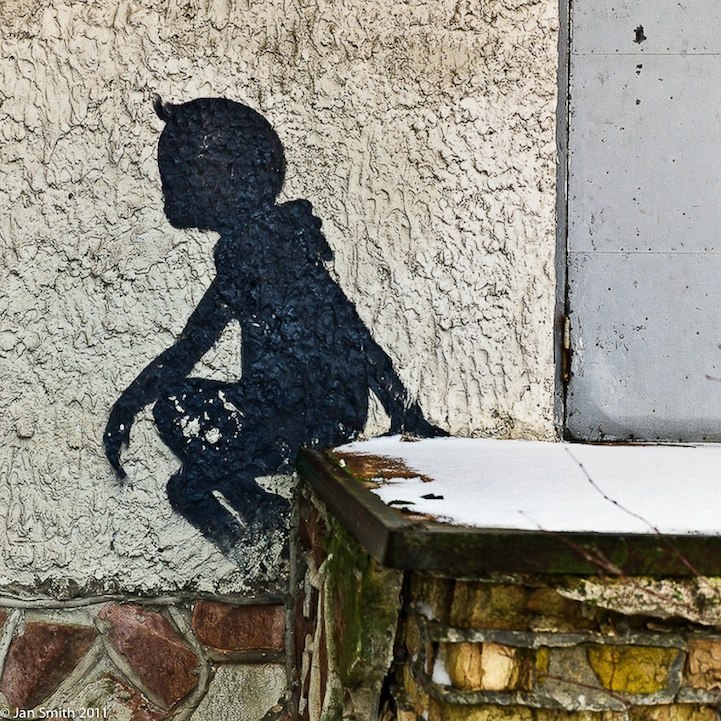 Graffiti in the Alien Zone - 8