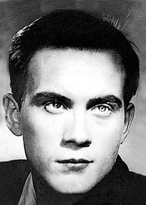 叶夫根尼·亚历山德罗维奇·莫尔古诺夫于1927年4月27日出生在莫斯科。14岁时，他开始在一家工厂工作；16岁时，他写了一封信给斯大林，请求被录取进入戏剧学校。而他的请求确实得到了批准！起初，他在塔伊罗夫剧院附属的学校学习，之后……