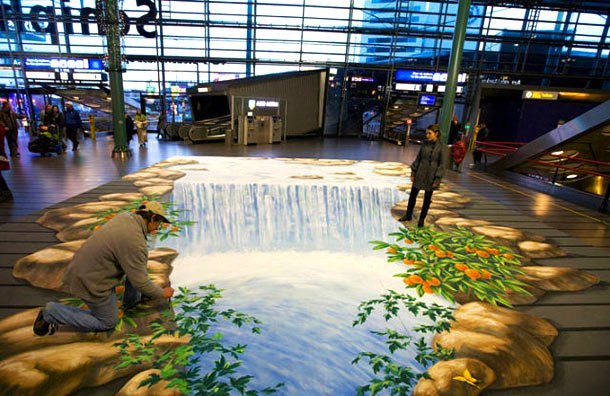 7幅精美的3D艺术作品被创作在柏油路面上。