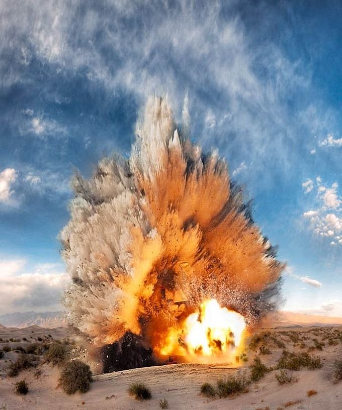 《爆炸》是瑞士艺术家乌利·奥尔哈的一个摄影项目，他从爆炸中汲取灵感，并从中找到了独特的审美价值。 - 5