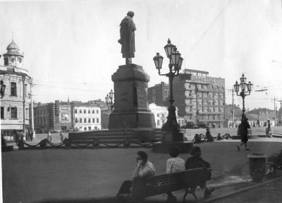 133 years ago, a monument to Alexander Sergeyevich Pushkin was erected in Moscow. On the day of its inauguration, on June 6, 1880, starting at 10 a.m., dense crowds of people began gathering in Moscow around the square near the Strastnoy Monastery.