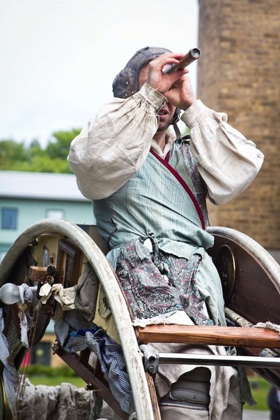 「The Wheel House」是一个由两位杂技演员共同打造的项目。他们通过表演一场仿佛是一场平常而悠闲的旅途，为路过的观众带来欢乐。这个项目属于「Acrojou Circus Theatre」旗下。 - 5