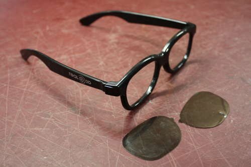 我们将旧液晶显示器改造成了一台私人监控设备。 - 7