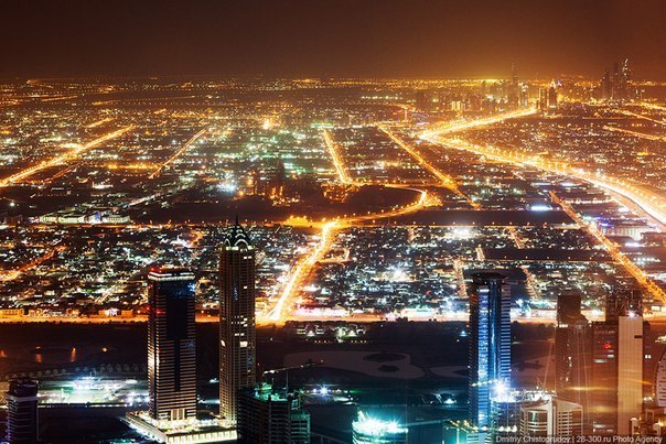 Las vistas nocturnas desde el edificio más alto del mundo