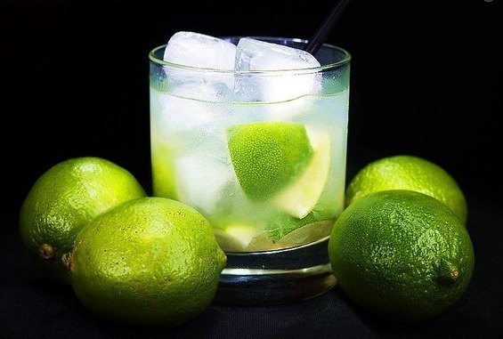 ---
Cóctel Caipirinha
