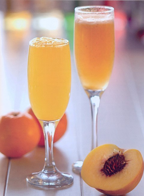 **Koktajl „Bellini z persikami“**