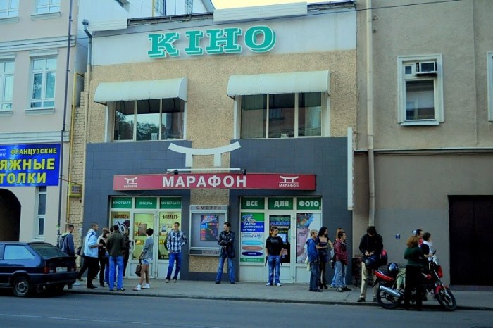 Боммер – первый fixed-site cinema theater.