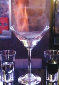 ```---
Cocktail „Schlangen-Tränen“