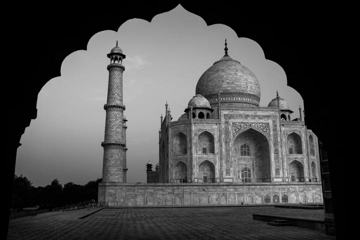 Schwarzbildliche Darstellung des Taj Mahal in Indien