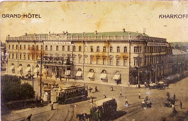 Die Kontinuität des Pawlowskaja-Platzes  
---  

Return ONLY the translated text. No additional elements shall be added. - 5