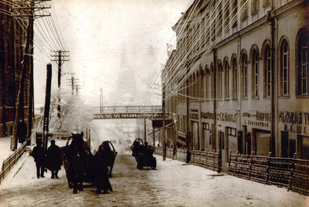 A street without any houses. - 5