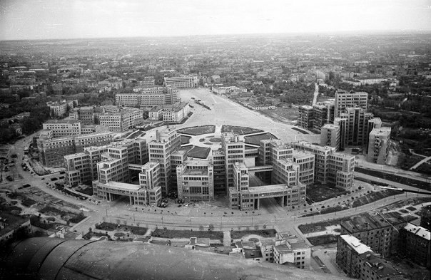 您知道吗，实际上在为哈尔科夫进行的四场战役中，以及在该城两次被占领期间，苏联和德国损失的兵力人数远远超过了第二次世界大战历史上其他任何战役或地区——甚至包括斯大林格勒战役。事实上，1941年5月1日时，这座城市的人口还为90.1万人呢。