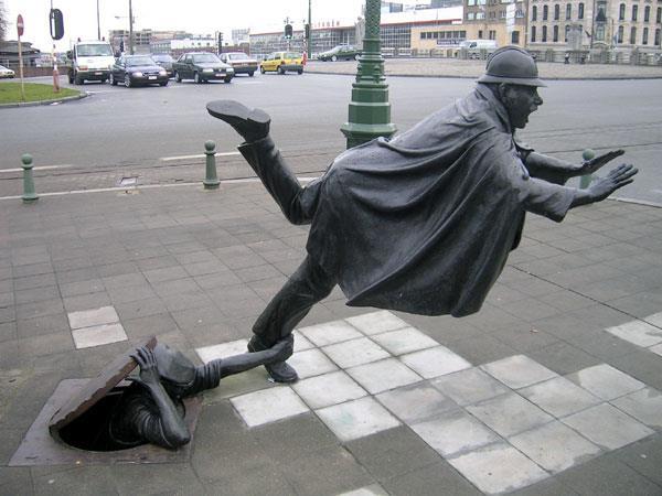 Ein humorvolles Denkmal in Brüssel, Belgien