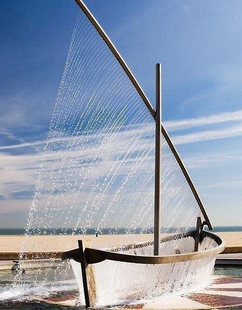 Fuente en forma de barco, España