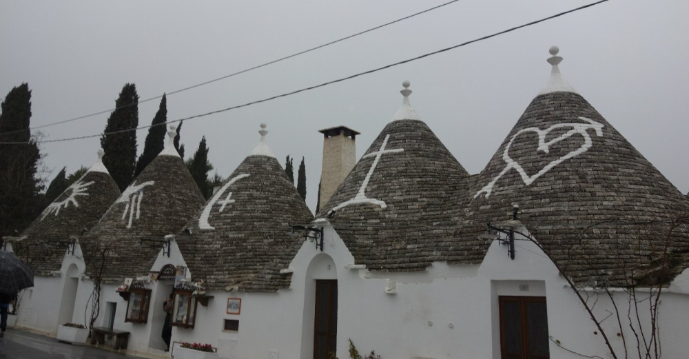 Italien, Apulien, Alberrobello<br>Alberrobello ist eine Gemeinde in der Provinz Bari und ist berühmt für ihre einzigartigen Trullenhäuser, die im Jahr 1996 in die Liste des UNESCO-Welterbes aufgenommen wurden.