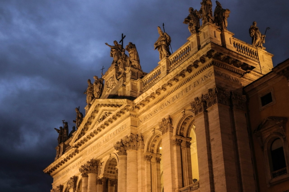 Wielki i starożytny Rzym, oświetlony światłem jesiennej nocy - 7