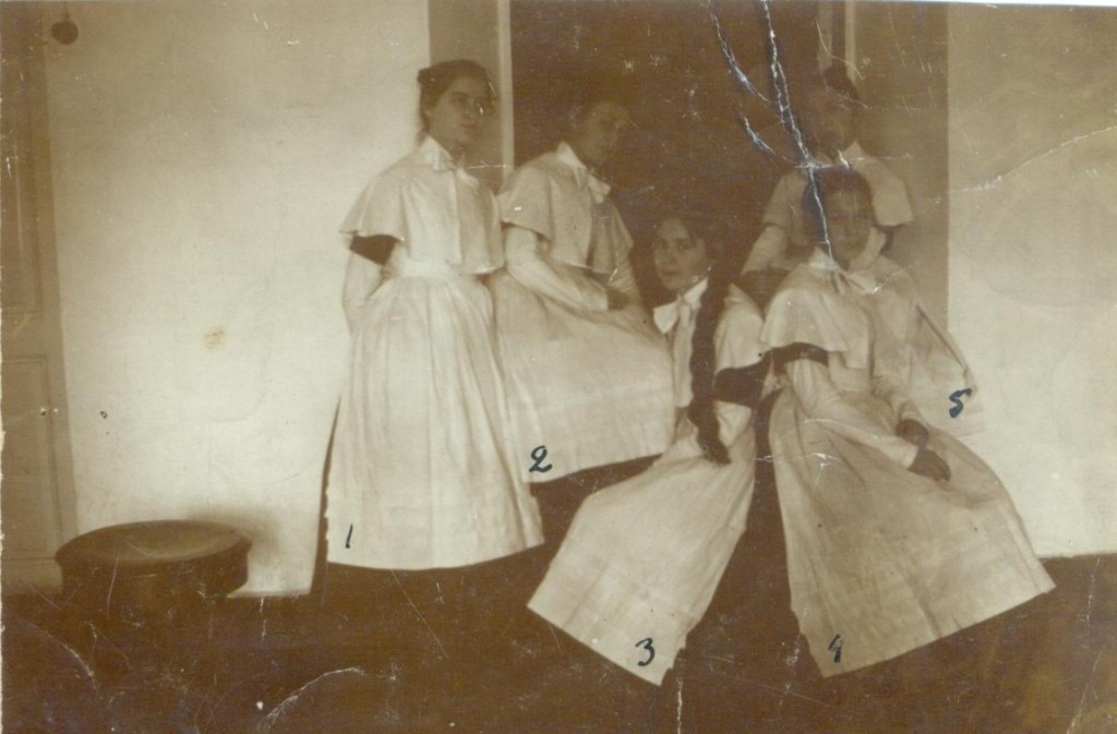 [club53611948|Харьковский институт благородных девиц]. - 5