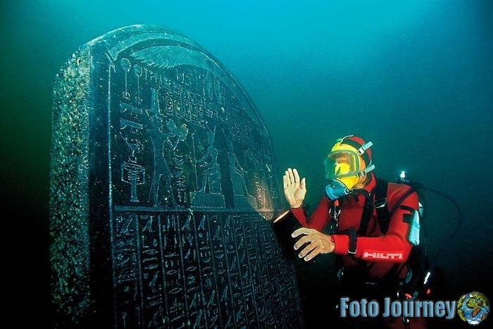 古老的赫拉克利翁在一场地震中被掩埋在地下，从而从人们的视野中消失了，消失了持续了数千年的时间。 - 6