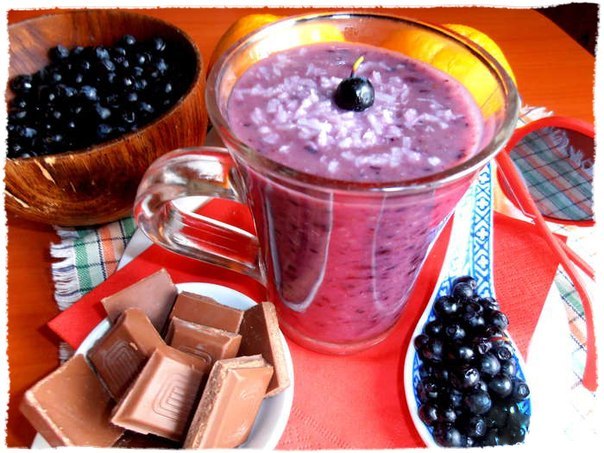 Бананово-черничный смузи. 