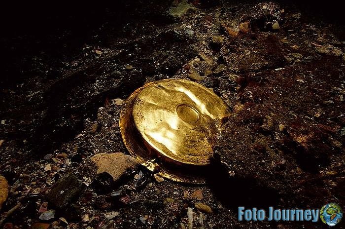 古老的赫拉克利翁在一场地震中被掩埋在地下，从而从人们的视野中消失了，消失了持续了数千年的时间。 - 7