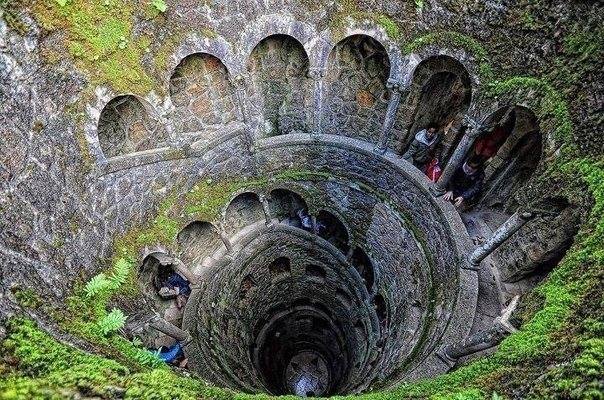 Umgekehrte Türme – Sintra, Portugal.