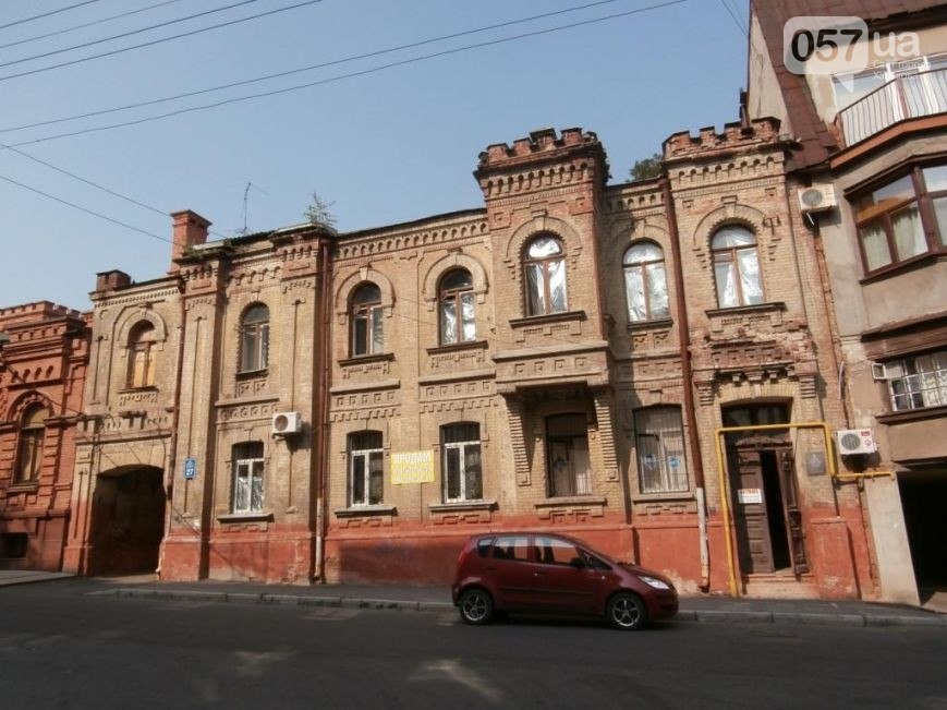 [club53611948|Charkiw, das wir verloren haben: Einer der beiden Schlösser, von denen aus die Straße Darwin begann].