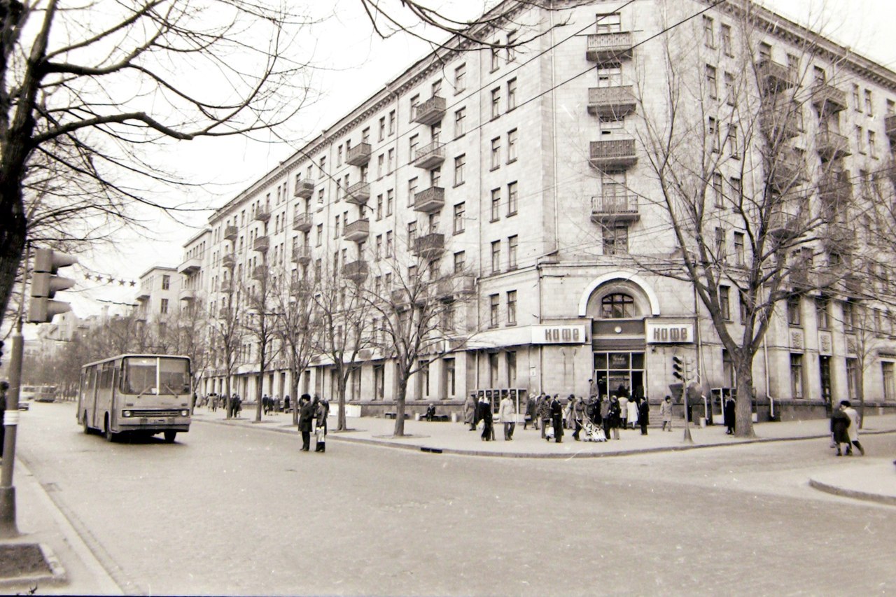 Небольшая, но интересная серия фото Харькова 1981 года.