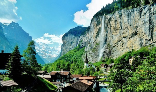 Un pequeño pueblo en los Alpes