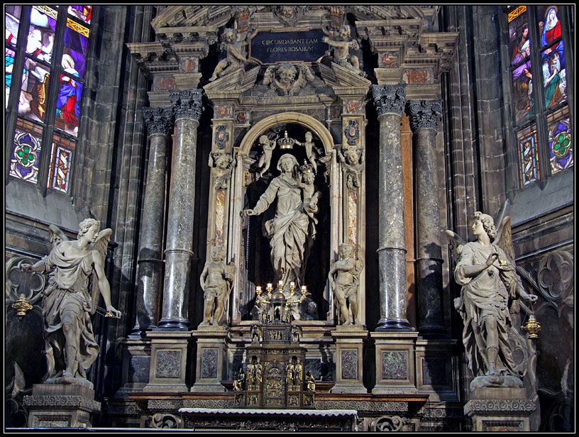 Мила́нский собо́р (итал. Duomo di Milano) — кафедральный собор в Милане, расположен в историческом центре города.