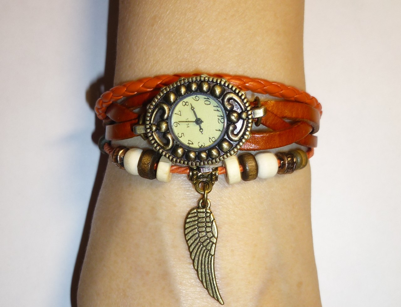 Uwagi! Dopóki widzisz ten post, obowiązuje noworoczna promocja: przy zamówieniu jednych z tych vintage zegarków po cenie 1190 rubli otrzymasz w gratis jako dodatkowy podarek zegarek z bransoletką z kulek szklowych!