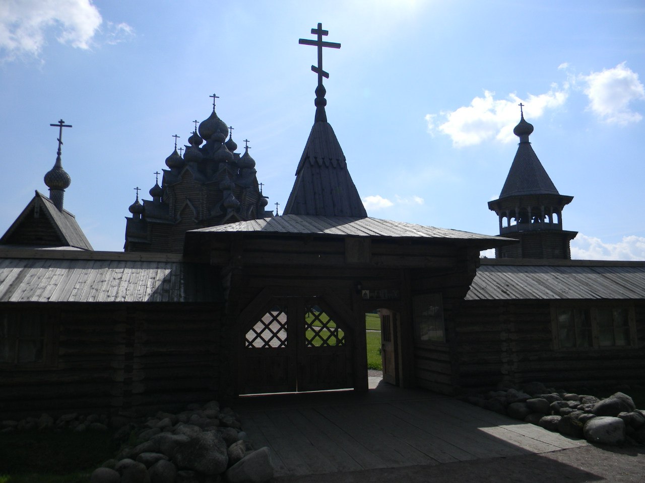 Polski etnopark pamięci obiektów drewnianego budownictwa „Bogosłowka”, w którym są odtworzone modele unikalnych świątyń, wiosek i twierdzeń.