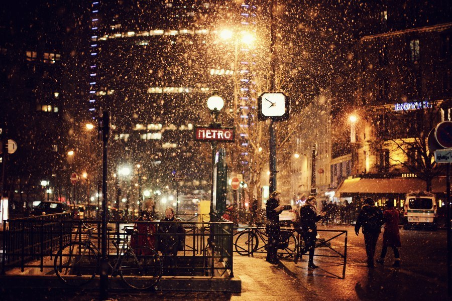 Zimowa ulica w Paryżu