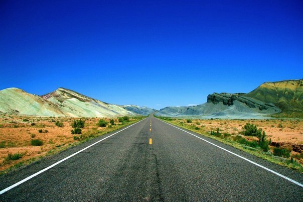 La route dans le désert, État de l’Utah