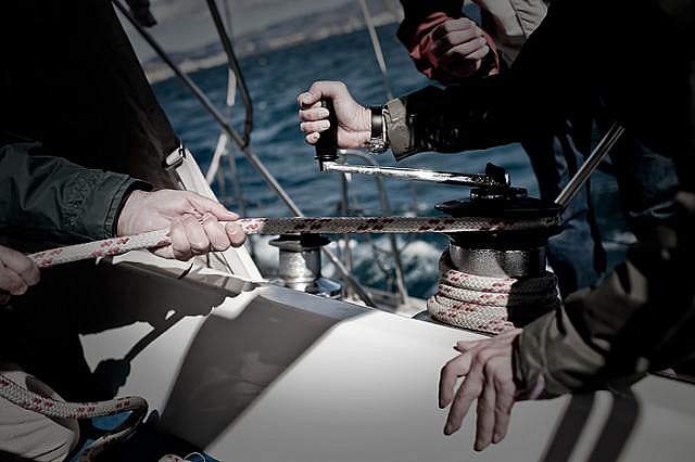 Капитан Синто Бестард на своей 16-метровой яхте 