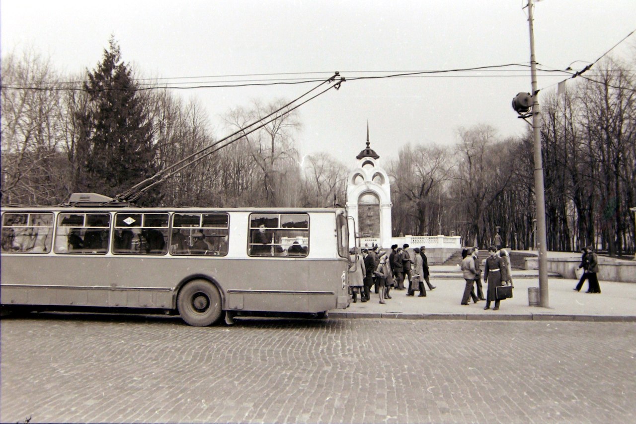 Nieznana nam osoba lub grupa osób wy udostępniła nam kilka zdjęć z Charkowa z roku 1 osiąbnyego 1981 roku. - 5