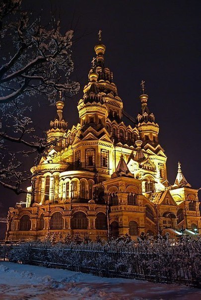 Katedra Świętych Piotra i Pawła to najspięczniejszy kościół w Petersburgu.