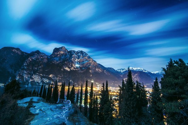 La noche sobre el lago Garda