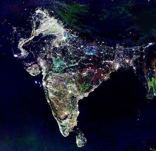 La India, vista desde el espacio, durante el festival de fuegos.