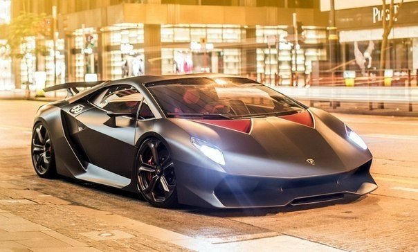 Lamborghini Sesto Elemento. Об’єм двигуна: 5200 куб. см<br>Потужність: 570 кіловатт.